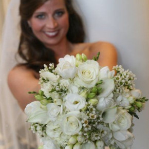 Beautiful white bouquet by Southern Event Planners, Memphis, Tennessee.